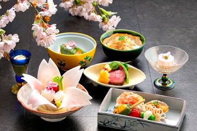 【ディナー限定】開業35周年記念「春を彩る花見御膳」ロゼスパークリングワイン１杯付き